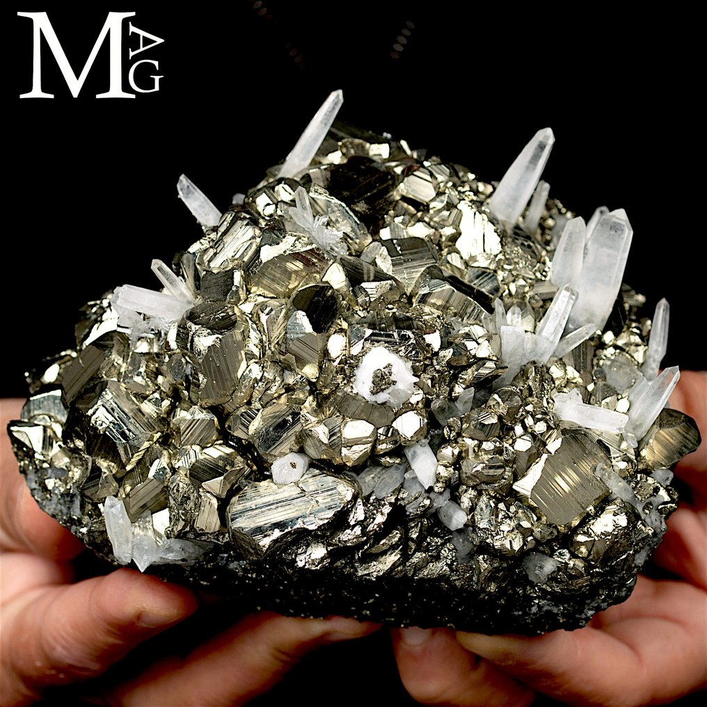 Magnificent Cluster Quartz Crystals on Pyrite – Huanzala Mine - Altezza: 170 mm - Larghezza: 170 mm- 4279 g #1.0