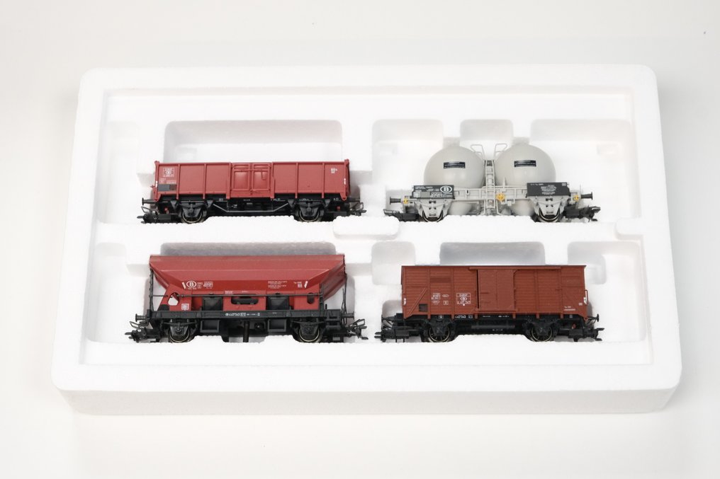 Märklin H0 - 47888 - Set di vagoni merci di modellini di treni (1) - Set con quattro carri merci belgi. - NMBS #1.0