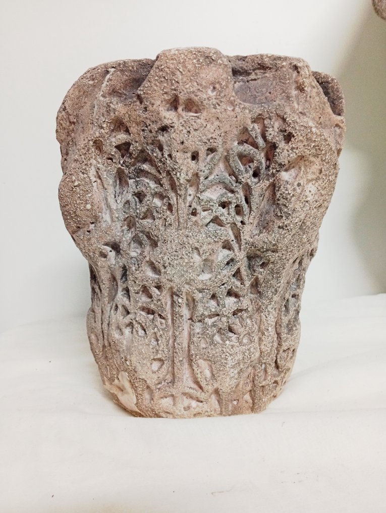 玩具人偶 - 哈里发风格柱头复制品 - 11世纪 - 石灰石 #2.1