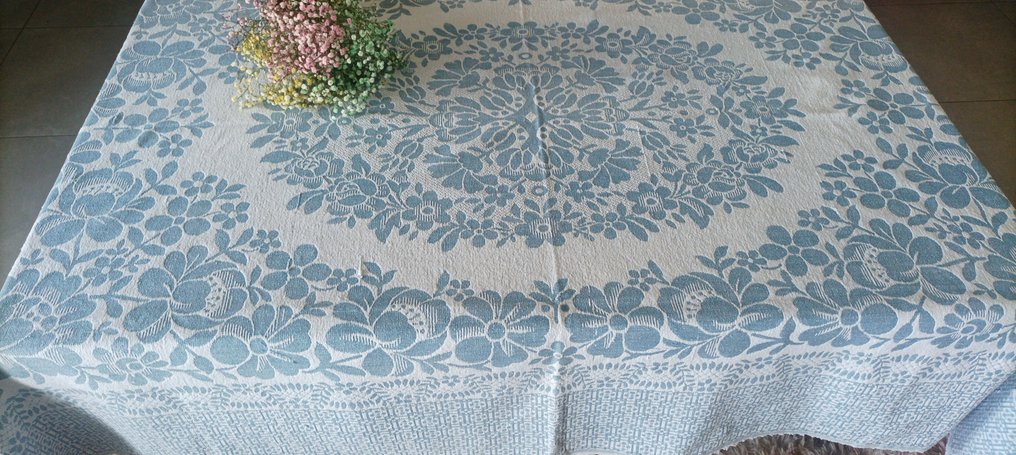 No reservation - Beautiful double-sided tablecloth or bedspread, of excellent quality, with a - Bedspread  - 192 cm - 142 cm #1.0