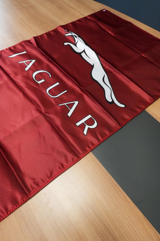 Drapeau - Jaguar - XL (120x75 cm) – Premium Satin Fabric #3.2