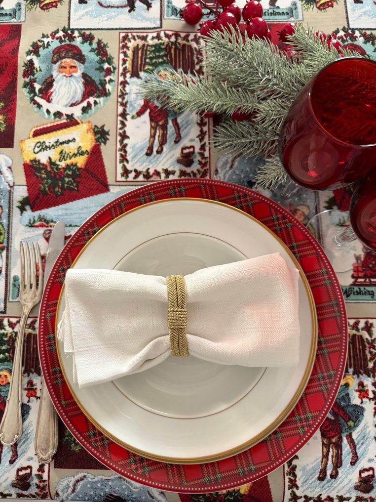 Christmas tablecloth for large gatherings. Patchwork holiday decor with snowmen, reindeer, and more. - Tablecloth - 2.94 m - 1.43 m #3.2