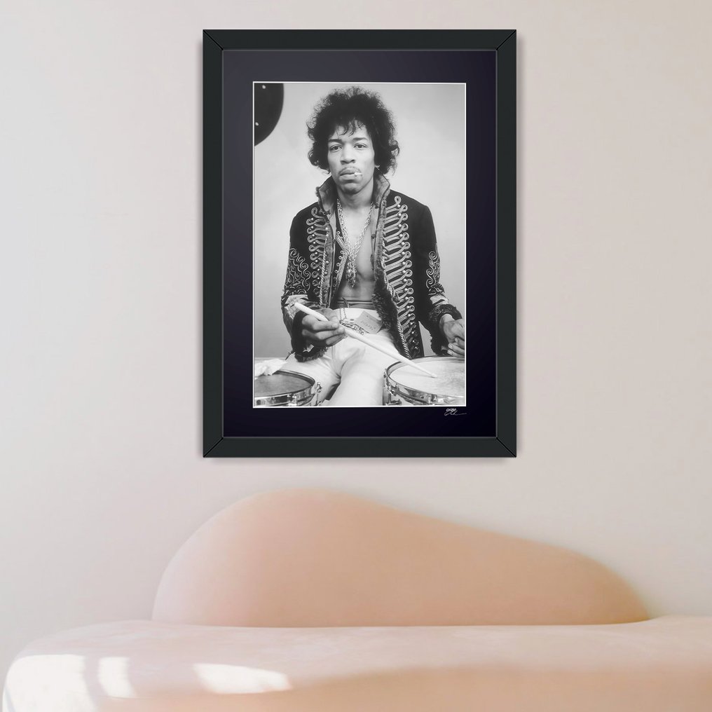 Jimi Hendrix, 1967 - Fine Art Photography - Luxury Wooden Frame 70X50 cm - Limited Edition 02 of 20 - Serial MU 322 - Original Certificate (COA), Hologram - 100% New. Shipping Reduction from 3 items #1.0