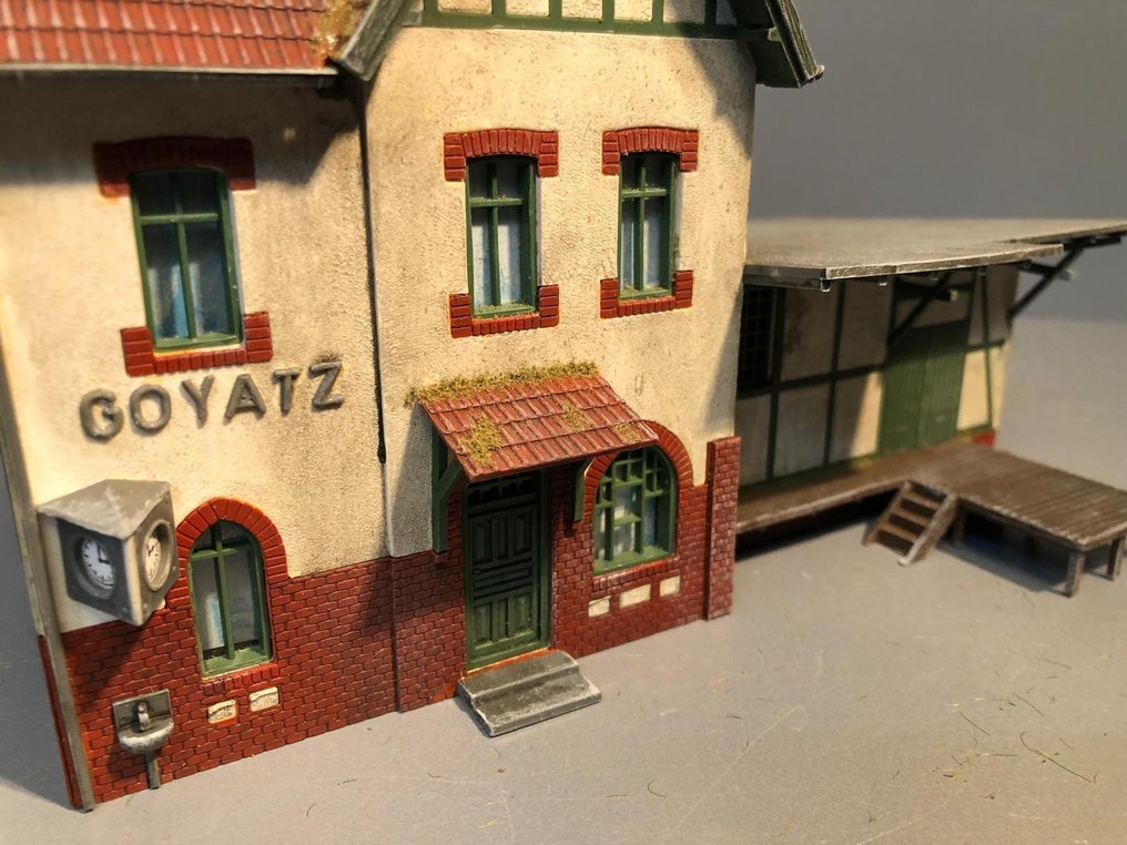 Auhagen H0 - Edificios de modelismo ferroviario (1) - 11347 H0 Estación Goyatz, geweatherd, pintada #2.1