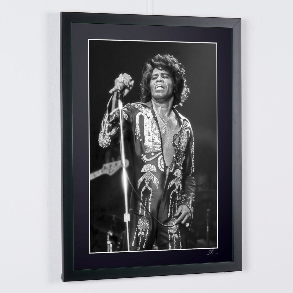 James Brown - Performing in Live - Fine Art Photography - Luxury Wooden Frame 70X50 cm - Limited Edition 01 of 20 - Serial MU 326 - Original Certificate (COA), Hologram - 100% New. Shipping Reduction from 3 items #4.3