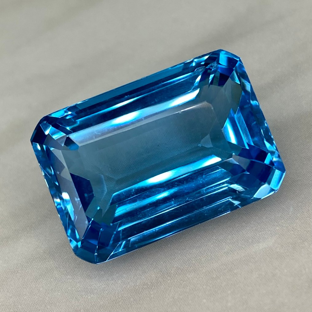 Ingen reservasjonspris Blå Topas - 48.05 ct - Internasjonal forening for fargede edelstener (ICA GemLab) - Swiss Blue Trade Color #1.0