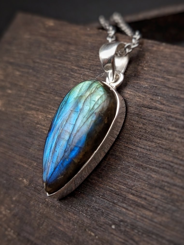 Gioiello in argento 925 con goccia in Labradorite blu top quality, pezzo unico - Altezza: 42 mm - Larghezza: 15 mm- 8.3 g - (1) #4.3