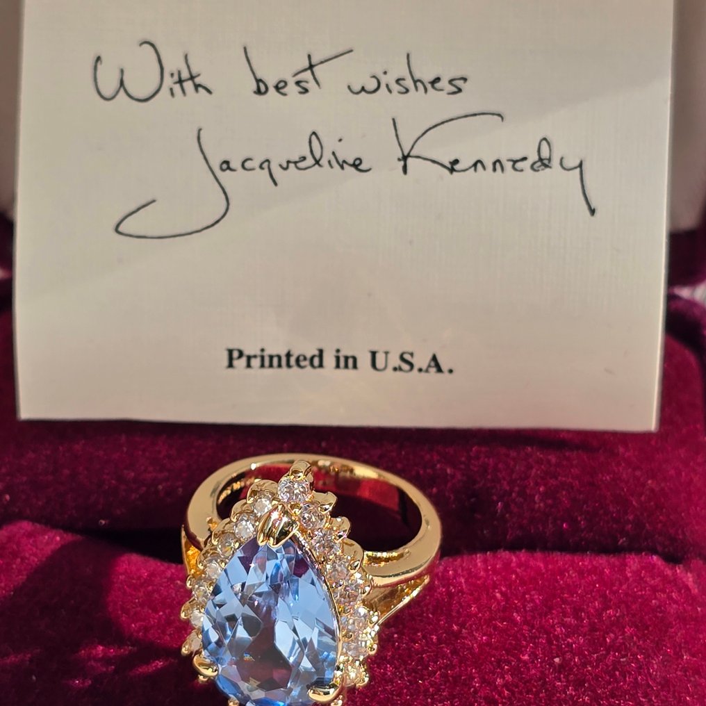 Camrose & Kross - 大型蓝色水晶黄玉，遗憾的是，Jacky在JFK去世后收到了这枚戒指。 - 戒指 #3.2