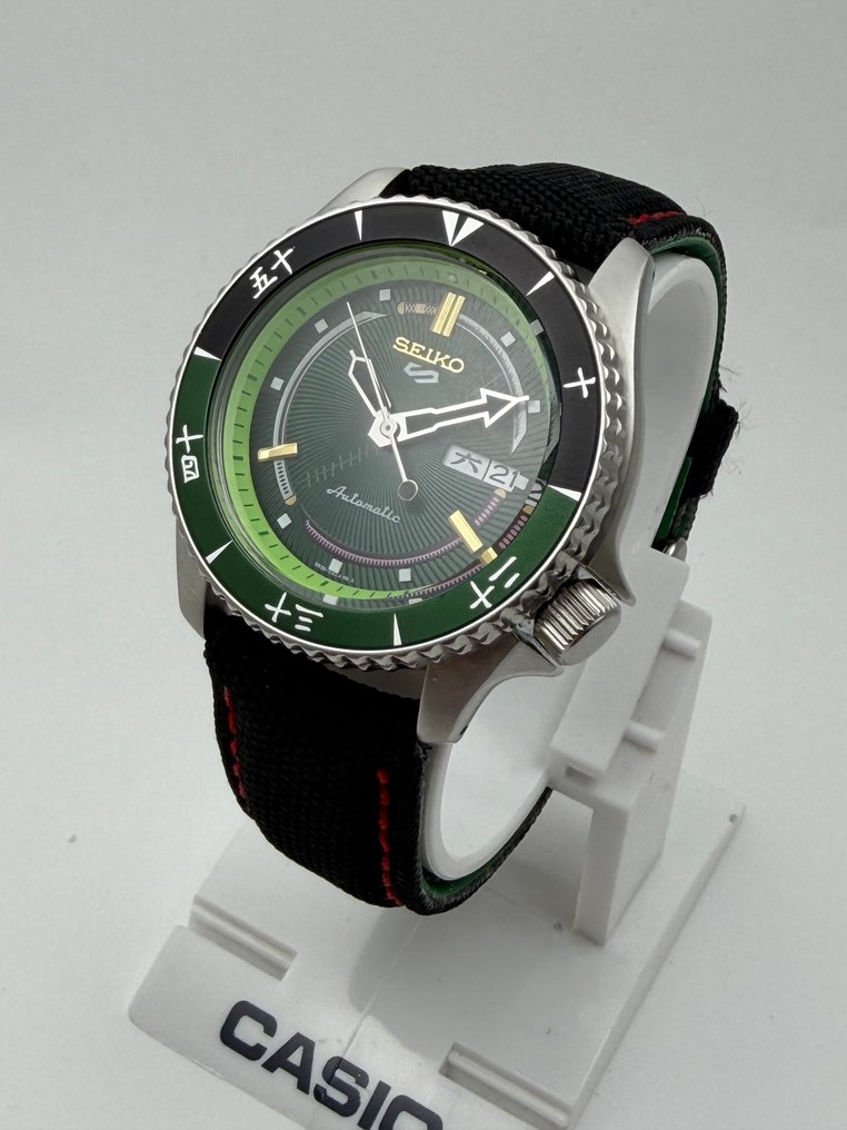 Seiko - Seiko 5 – Cal. 7009 – Custom Case with Rotating Bezel - Nincs minimálár - Férfi - 1980-1989  #1.0