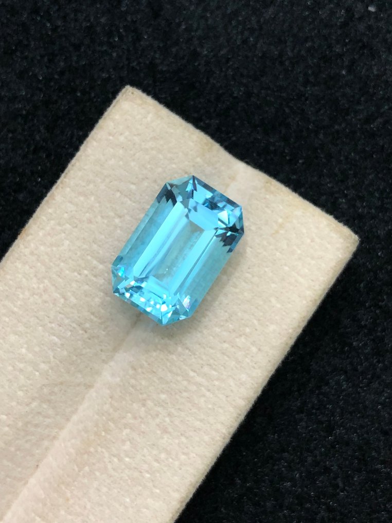 Zonder minimumprijs - 1 pcs  Blauw Topaas  - 11.70 ct - nternational Colored Gemstone Association (ICA GemLab) #4.3