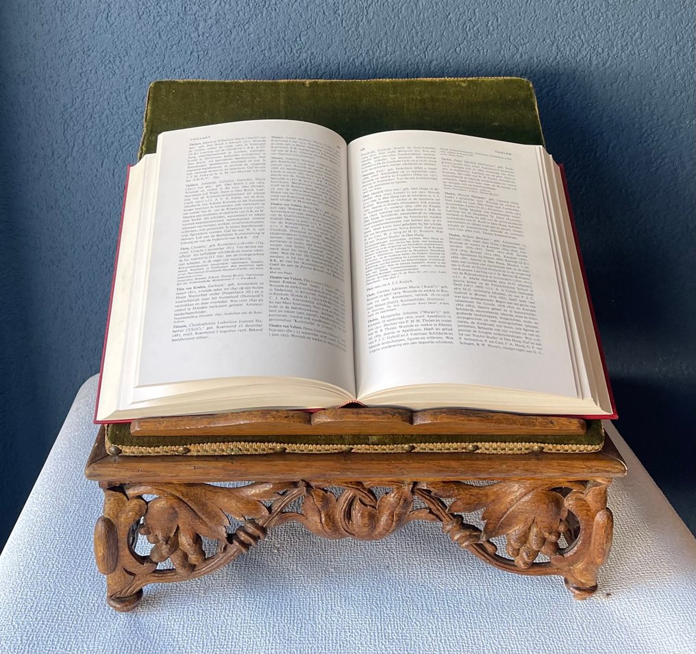 Kalteva kirjoitusalusta - Tammi - Gotische Lutrine #1.0