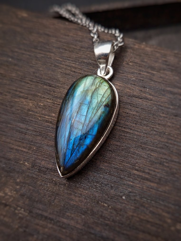 Gioiello in argento 925 con goccia in Labradorite blu top quality, pezzo unico - Altezza: 42 mm - Larghezza: 15 mm- 8.3 g - (1) #3.2