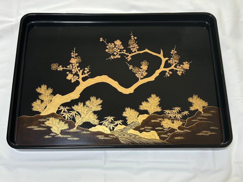 Plateau - Plateau en bois ancien extra-large (55 cm) conçu avec un magnifique taka maki-e doré représentant - Bois, Or - bambou/prune/fleur/pin #1.0