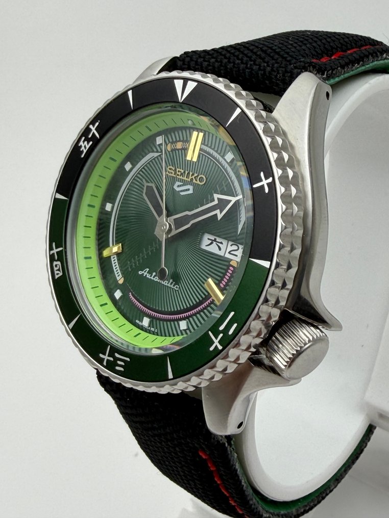 Seiko - Seiko 5 – Cal. 7009 – Custom Case with Rotating Bezel - Nincs minimálár - Férfi - 1980-1989  #4.3