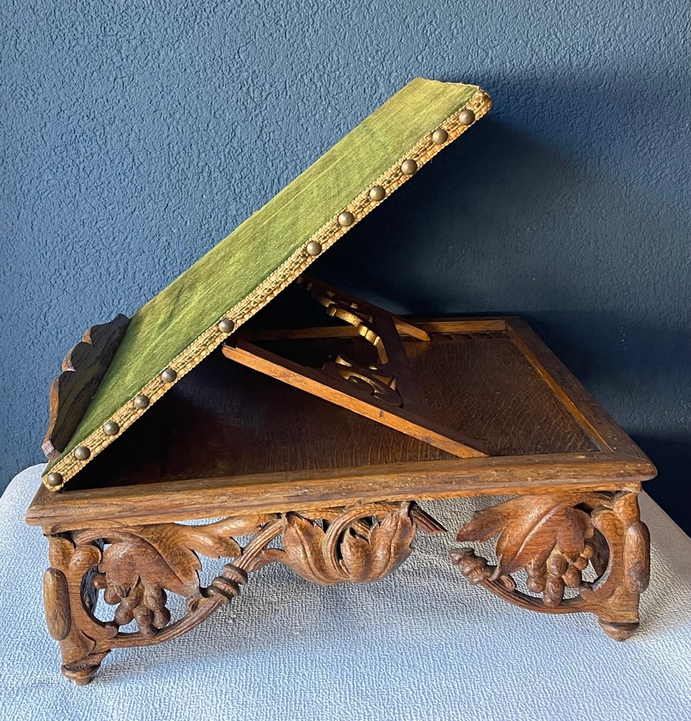 Kalteva kirjoitusalusta - Tammi - Gotische Lutrine #1.0