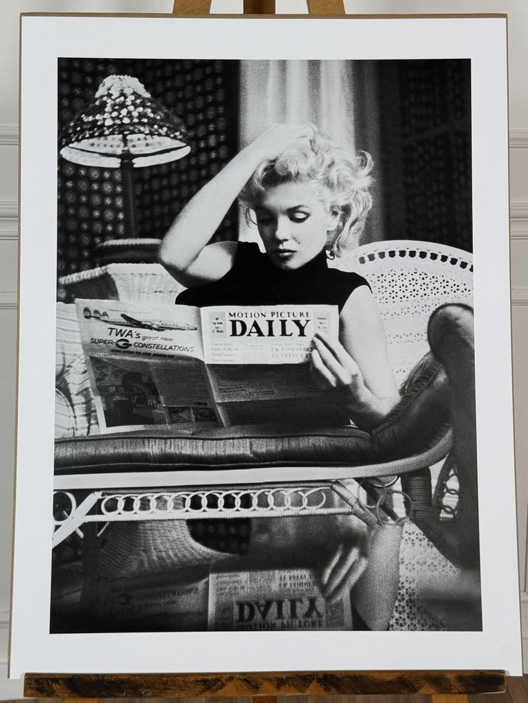 Sam Shaw - Marilyn Monroe legge il “Motion Picture Daily” #1.0