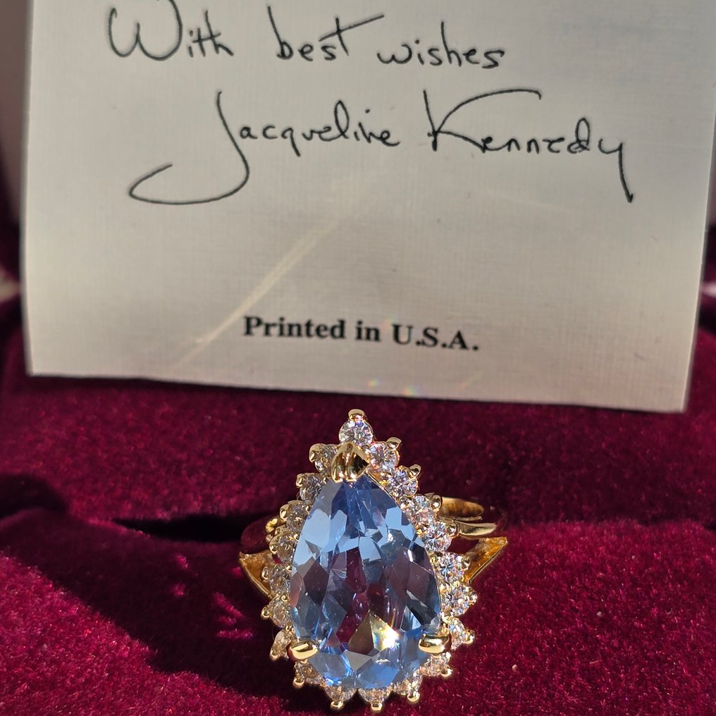Camrose & Kross - 大型蓝色水晶黄玉，遗憾的是，Jacky在JFK去世后收到了这枚戒指。 - 戒指 #1.0