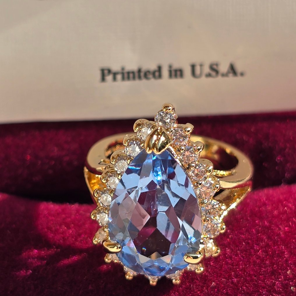 Camrose & Kross - 大型蓝色水晶黄玉，遗憾的是，Jacky在JFK去世后收到了这枚戒指。 - 戒指 #2.1