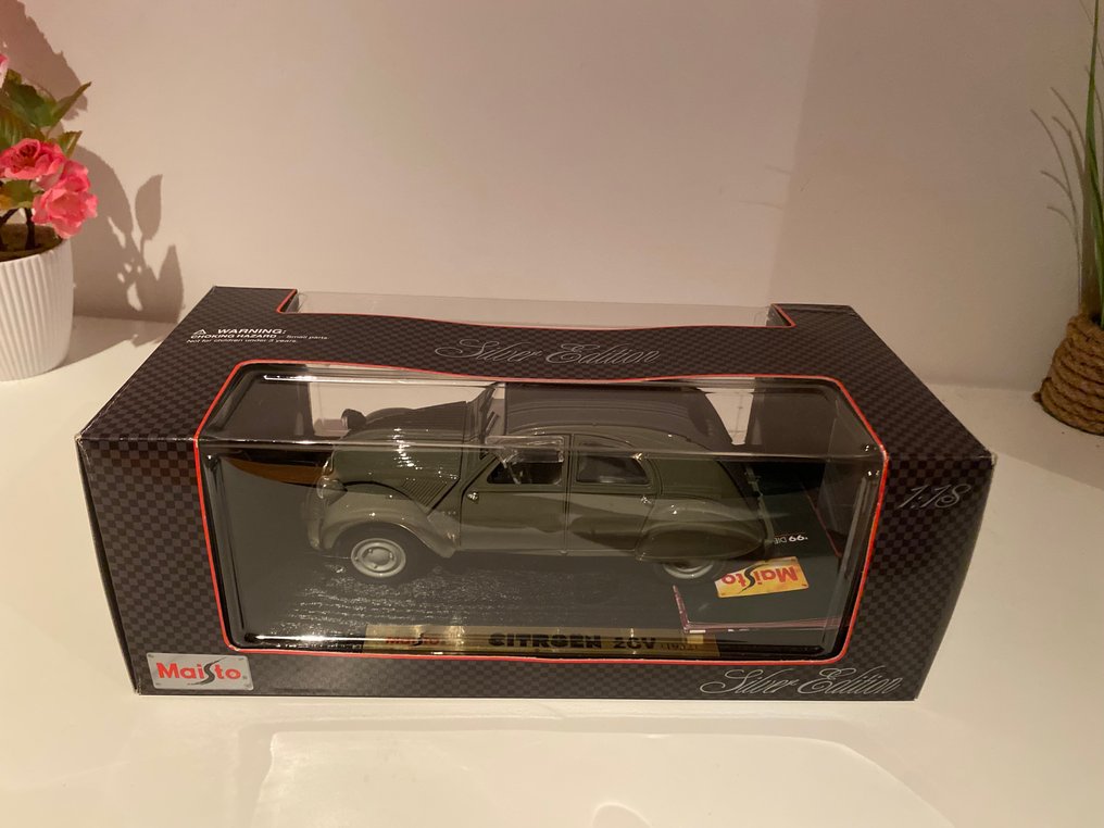 Maisto 1:18 - Pienoismalliauto - Citroën 2CV - Silver edition #1.0