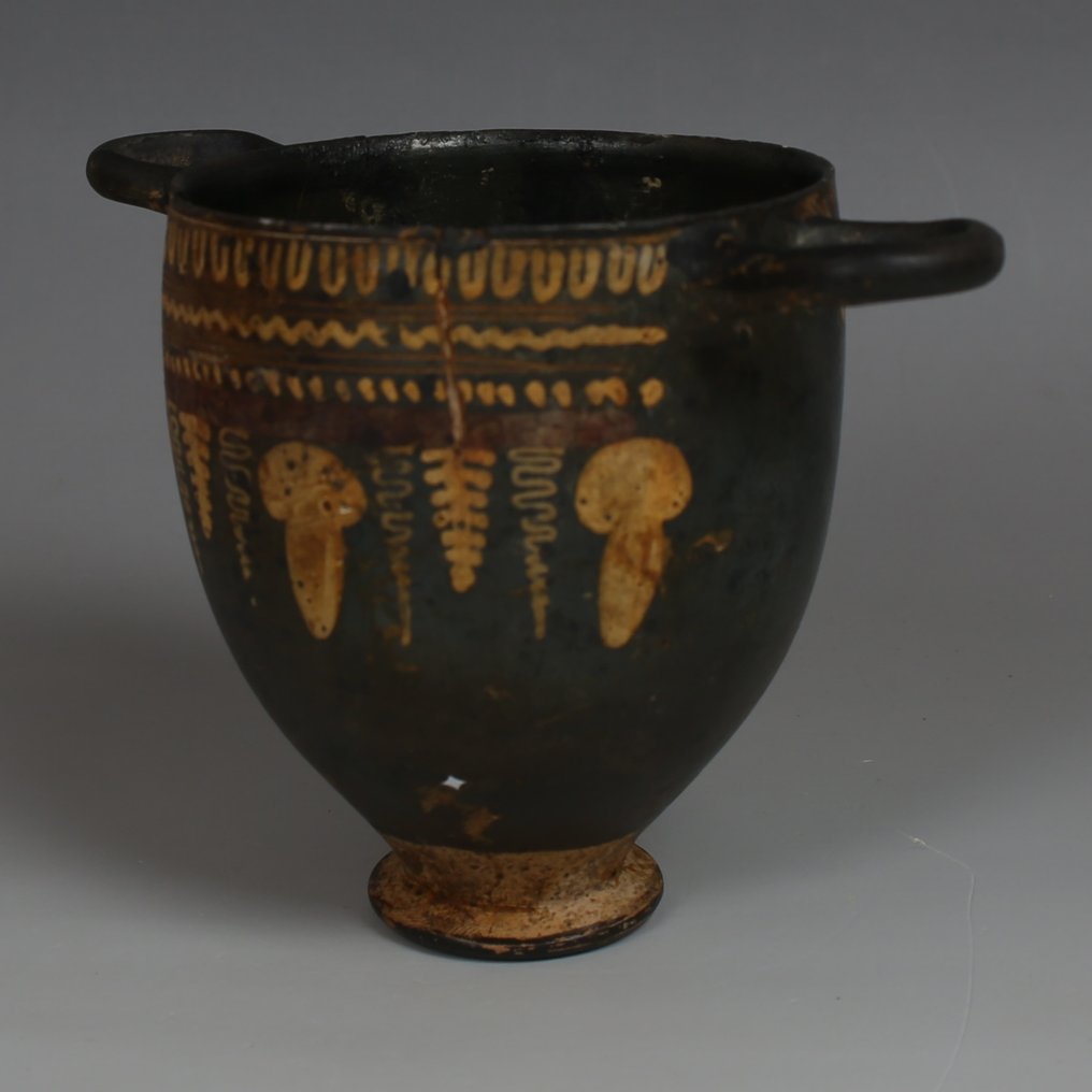 Ancient Greek Pottery Skyphos  (No Reserve Price) #1.0