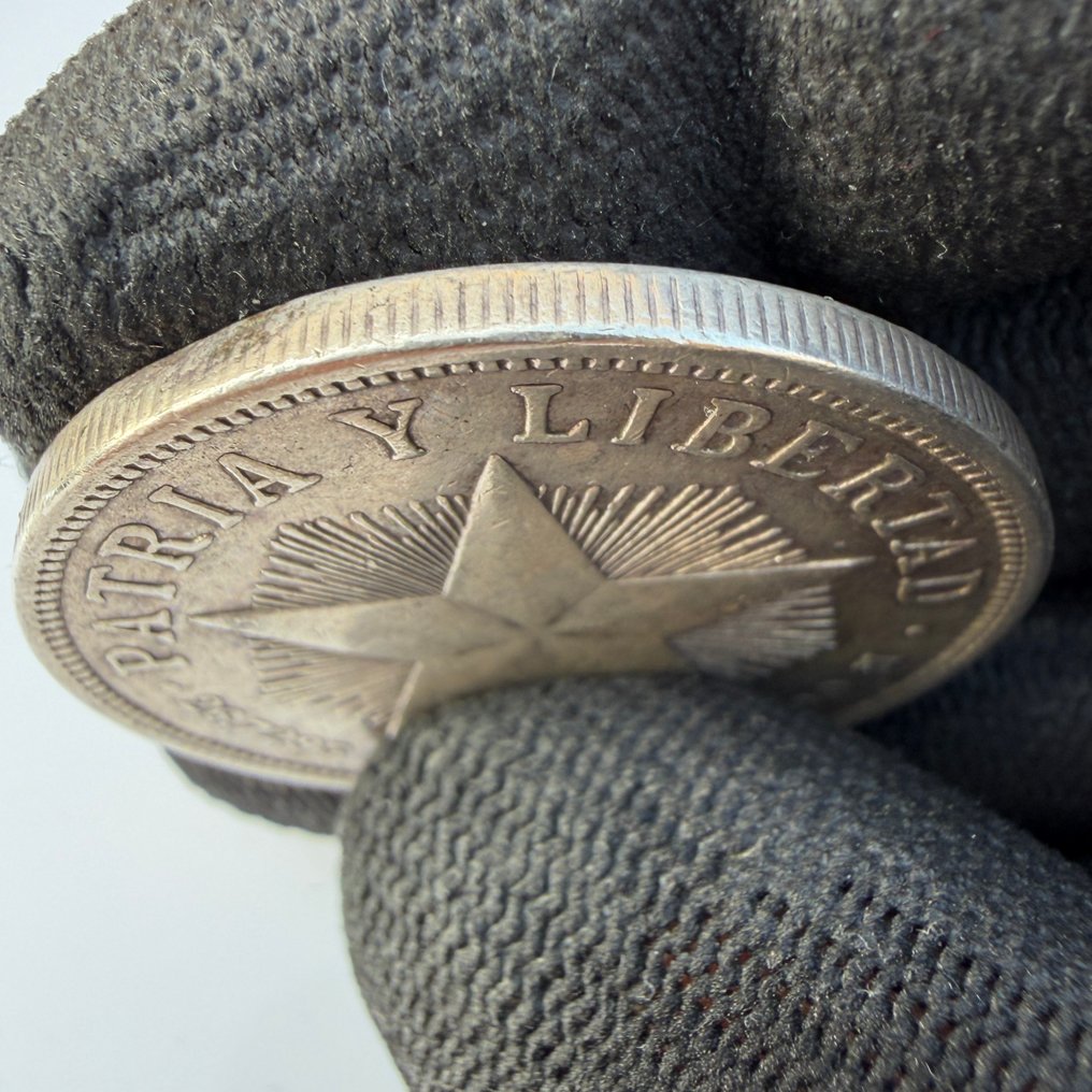 Caribbean Islands. Un Peso 1933  (No Reserve Price) #2.1