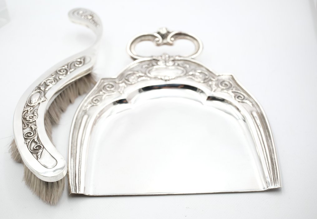 Statuetta - Crump shovel and brush - .833 argento #4.3