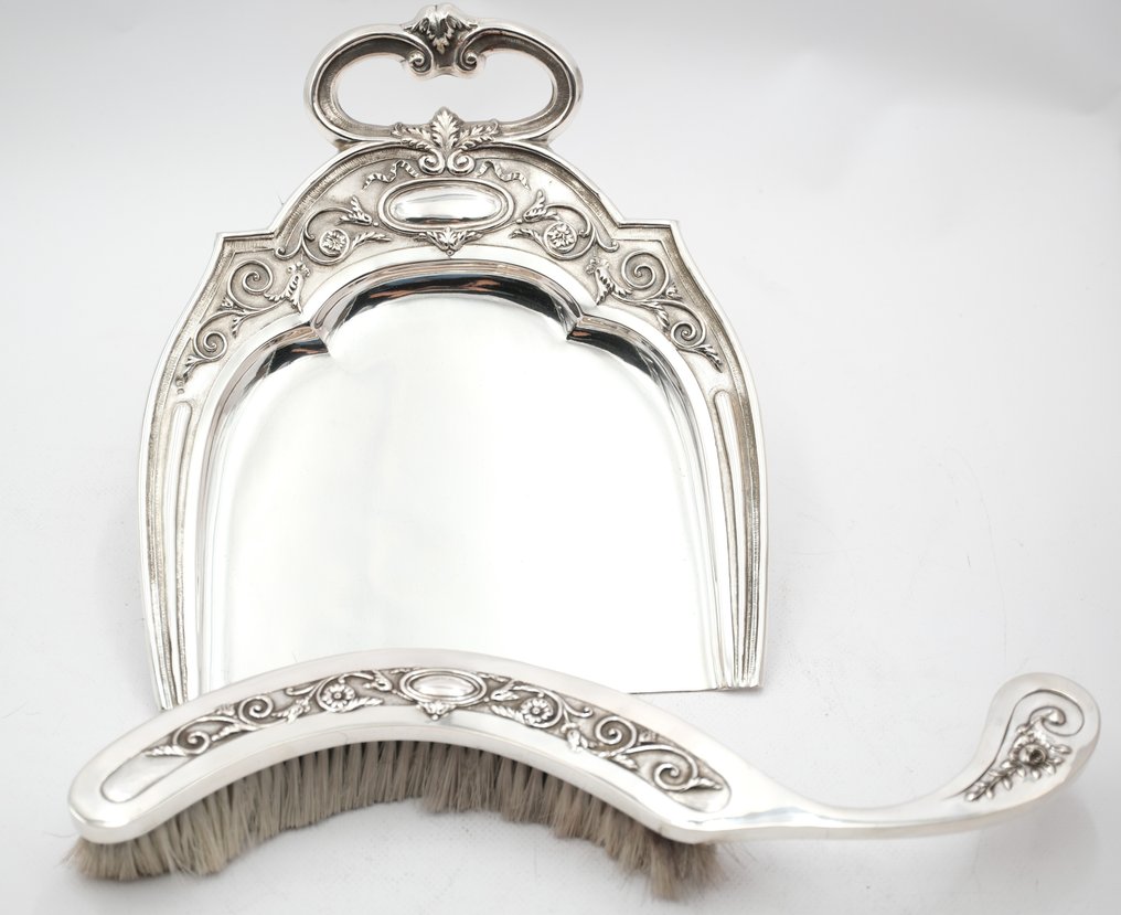 Statuetta - Crump shovel and brush - .833 argento #3.2