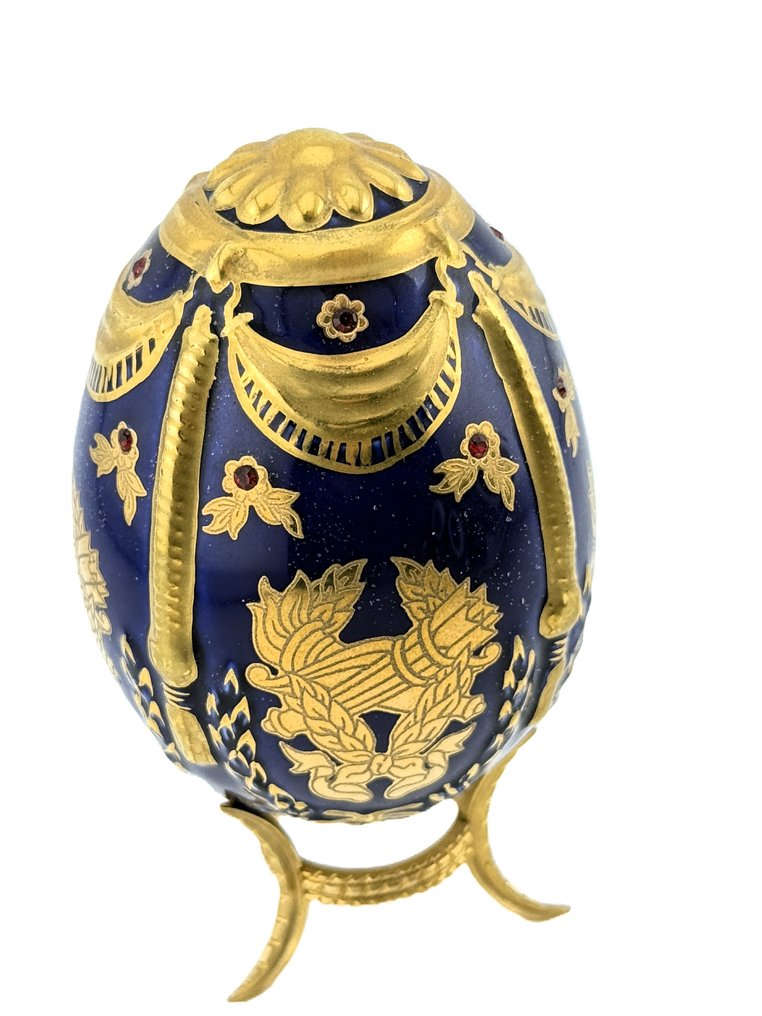 Fabergé egg - Imperial Jeweled Egg fremhevet med 24-karat gull og utstyrt med små edelstener. - Porselen, Gullbelagt #4.3