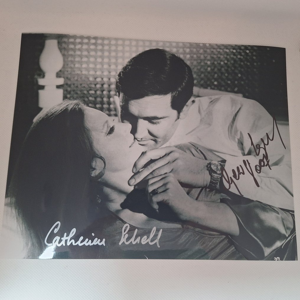 James Bond 007: On Her Majesty’s Secret Service - double signed by George Lazenby & Catherine Schell - Autograph, Handsigned photo with b'bc #1.0