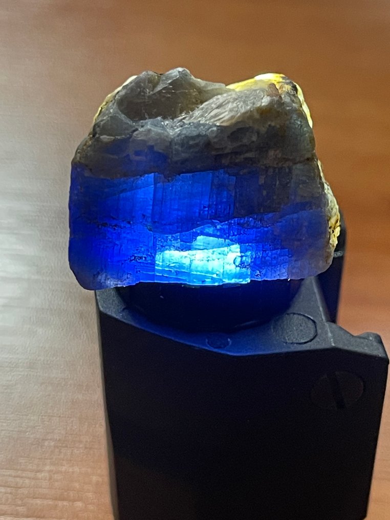 蓝宝石 毛料。顶级皇家蓝。“精彩之作”94.5克拉。 - 高度: 28 mm - 宽度: 20 mm- 18.9 g #1.0