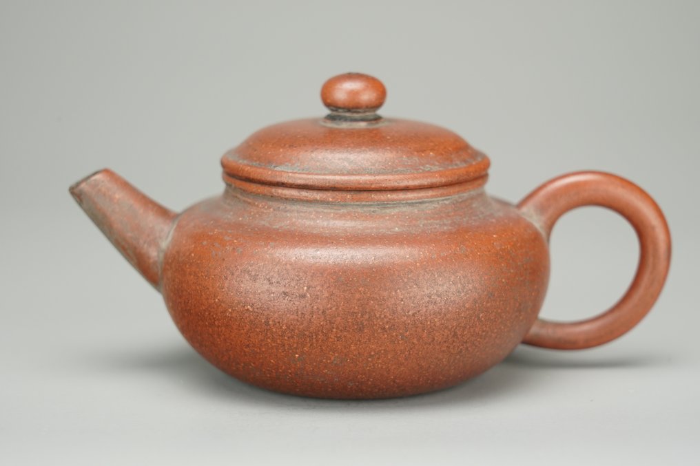 Bian Fu (扁腹) - Yixing Teapot - Wanbao (萬寶) marked - China - Qing Dynasty (1644-1911) #1.0