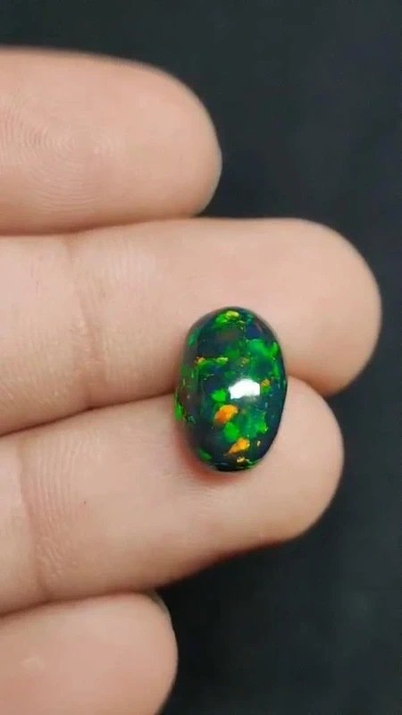 Opal AAA+++ Natural Black Opal - 4Ct- 0.8 g #2.1