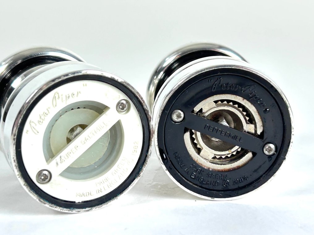 Peter Piper - Salt and pepper container set (2) - Silverplated - Pepper & Salt Mill #4.3