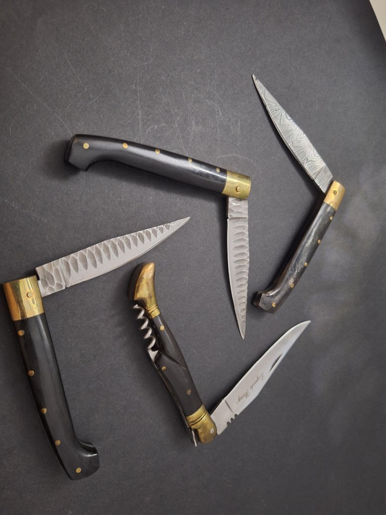 K.Roman K.Romain - 厨刀 - Kitchen knife set - 传统的 Pattada 厨房刀具和 Laguiole Bougna 刀具,由法国艺术家制作 - 钢, 皮革, 角, 黄铜 - 法国 - 由 K Romain 设计 #4.3