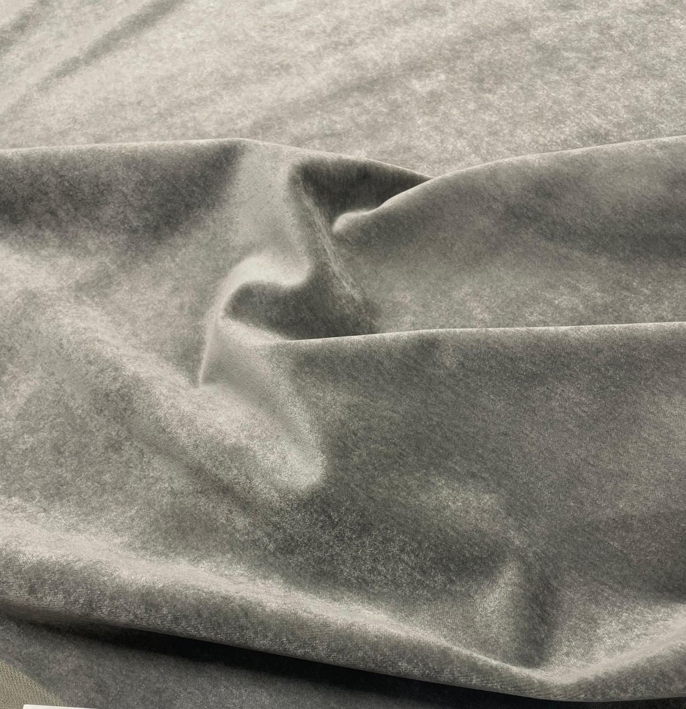 Morbidezza e riflessi – il fascino discreto del velluto Angiuoni - Tessuto per tappezzeria - 540 cm - 140 cm #1.0