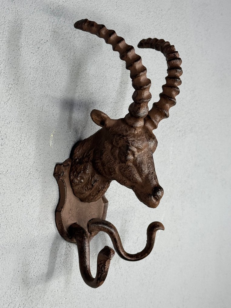 Decoratieve wandhaak in de vorm van een hertenkop - Coat rack - Cast iron #1.0