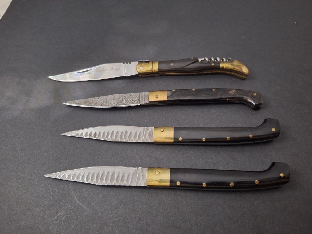 K.Roman K.Romain - 厨刀 - Kitchen knife set - 传统的 Pattada 厨房刀具和 Laguiole Bougna 刀具,由法国艺术家制作 - 钢, 皮革, 角, 黄铜 - 法国 - 由 K Romain 设计 #2.1