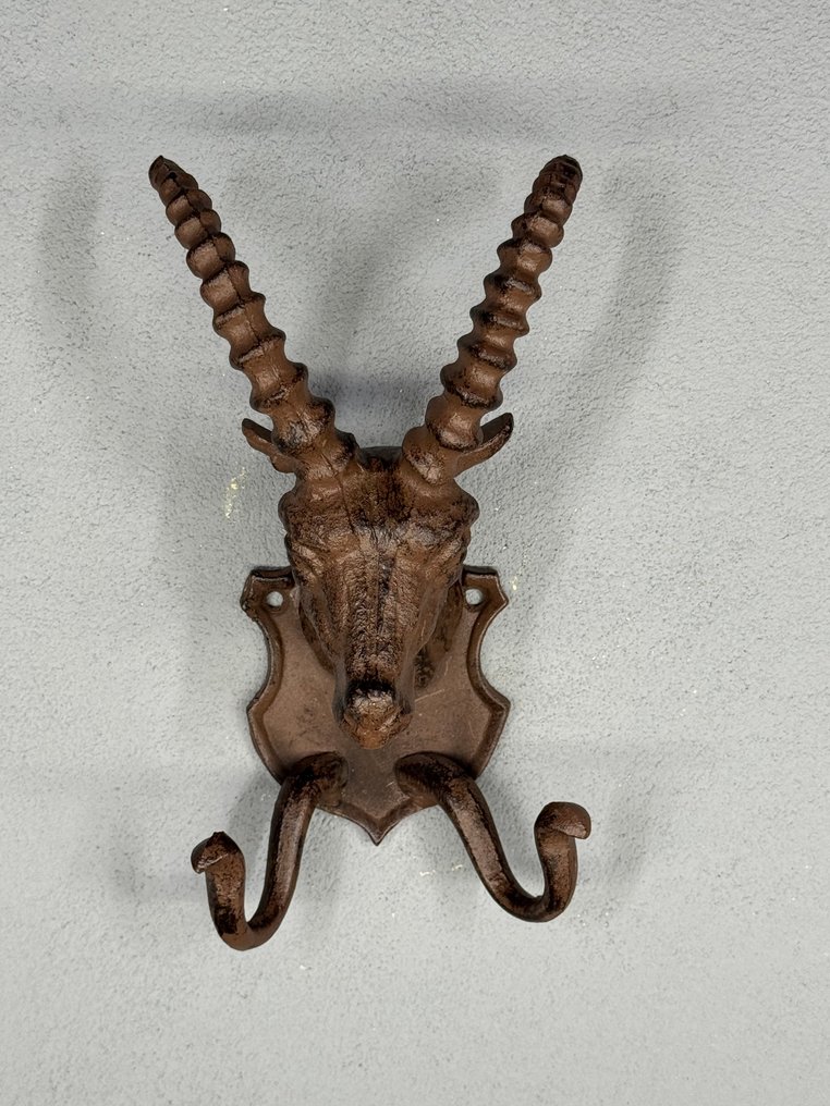 Decoratieve wandhaak in de vorm van een hertenkop - Coat rack - Cast iron #1.0