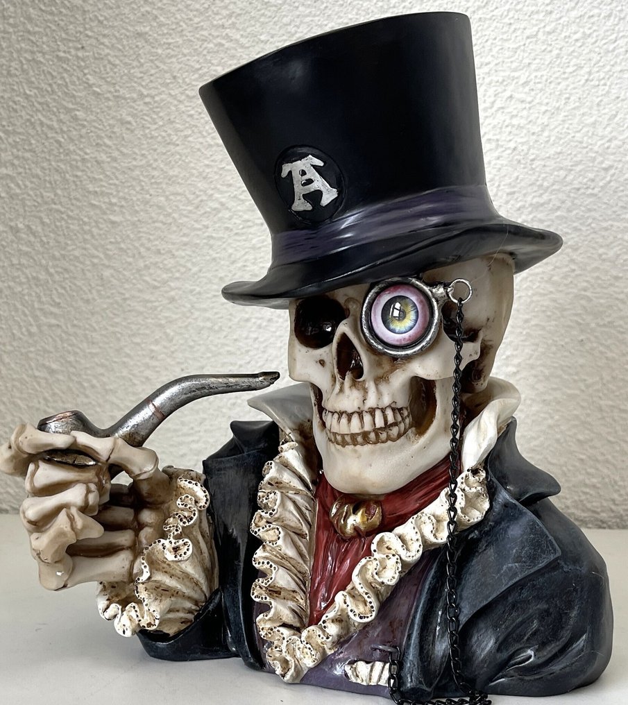 Figurine - Skeleton wih Pipe - Resin #4.3