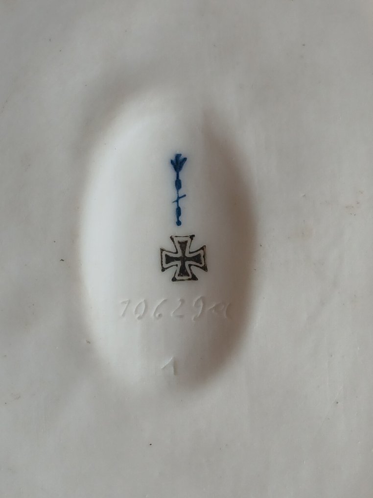 奥地利大公弗朗茨·费迪南德及其妻子索菲,霍亨贝格公爵夫人 - KPM - 匾 (2) - Bisquit瓷器 #2.1