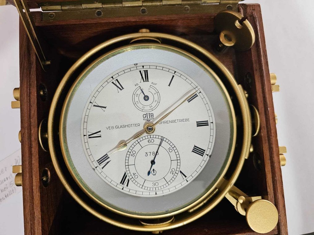 Cronometru marin două zile - GUB Glashütte/SA VEB Glashütter Uhrenbetriebe Marine Chronometer - Alamă, Mahogany - 1940-1950 #1.0
