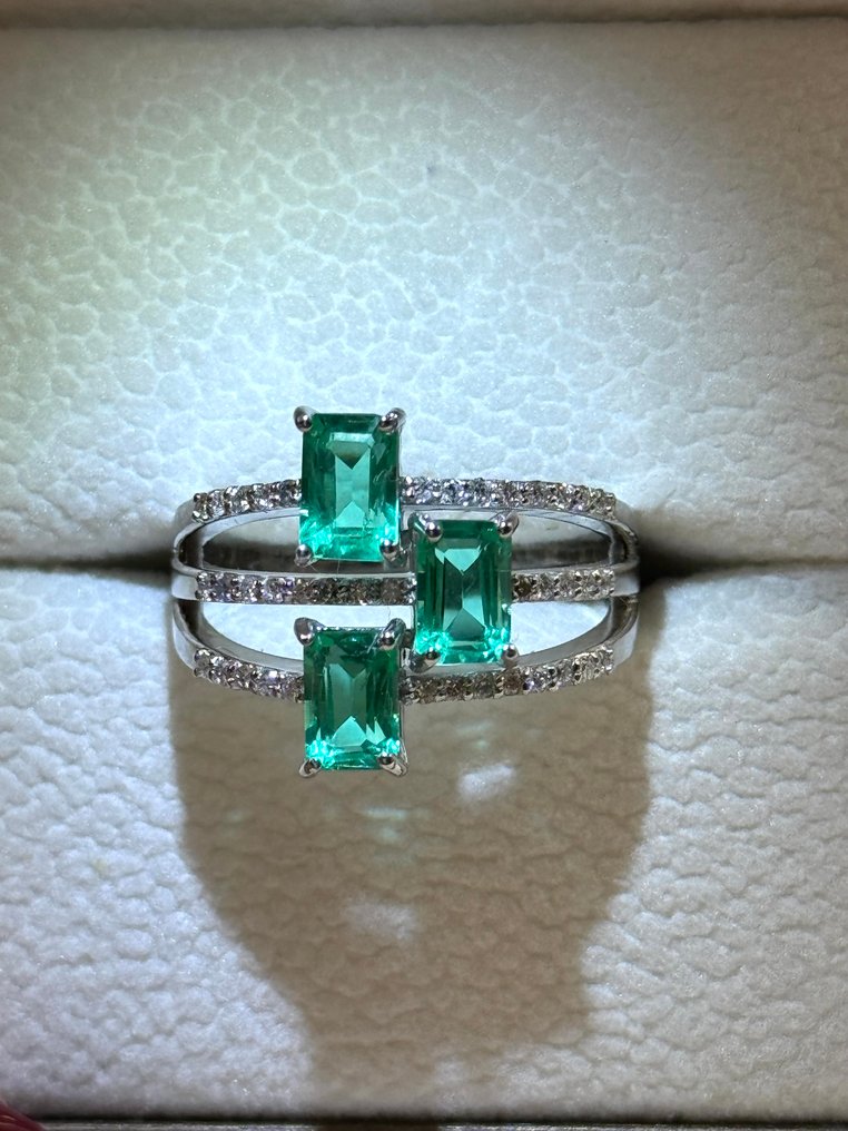 Ring - 18 karat Hvitt gull - 2.20ct. tw. Smaragd - Diamant #4.3