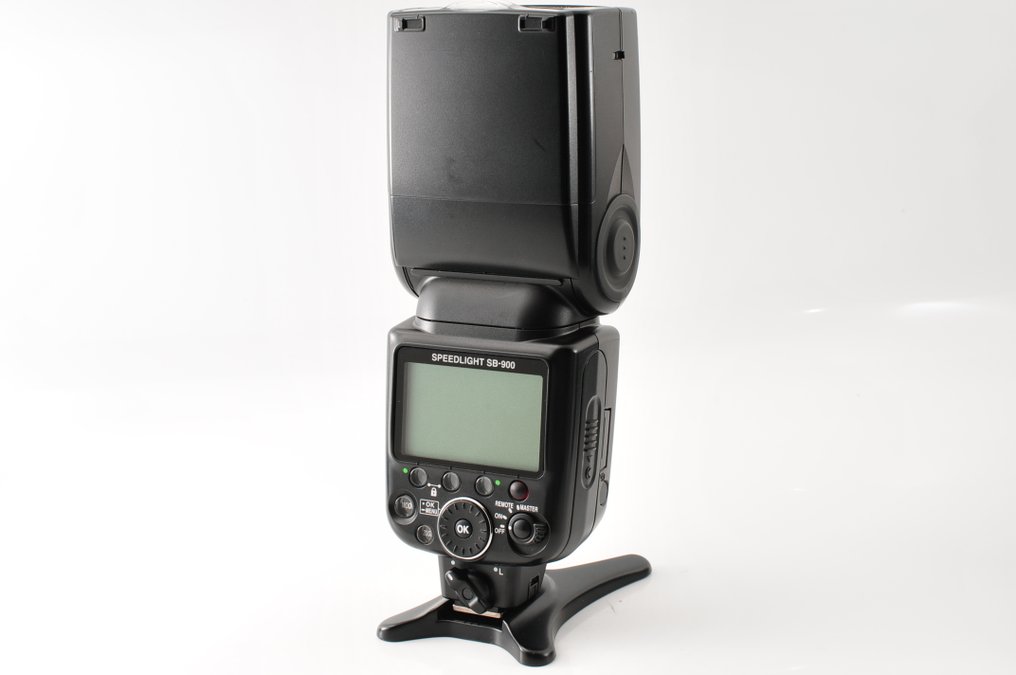 Nikon Speedlight SB-900 Shoe Mount Flash [#493] Obiektyw aparatu #1.0