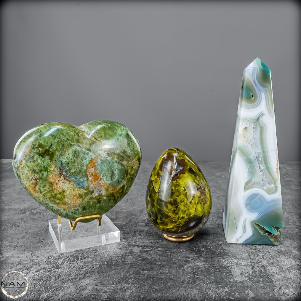 Green Harmony Set of chrysoprase heart, green opal egg, and agate obelisk.- 1156.78 g - (3) #1.0