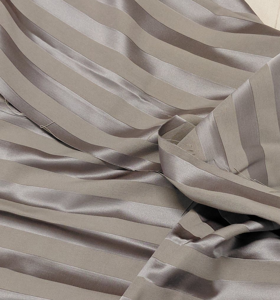 Righetto Grigio – L’eleganza silenziosa dei tessuti Mario Cavelli - Tecido para estofos - 615 cm - 300 cm #1.0