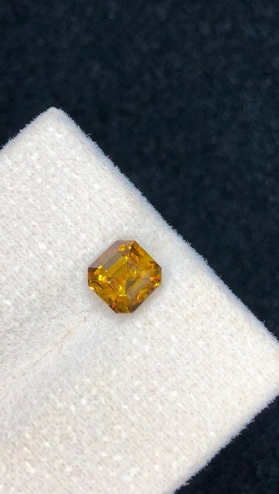 Zonder Minimumprijs - 1 pcs Geel, Oranje Titaniet - 1.17 ct - nternational Colored Gemstone Association (ICA GemLab) #3.2