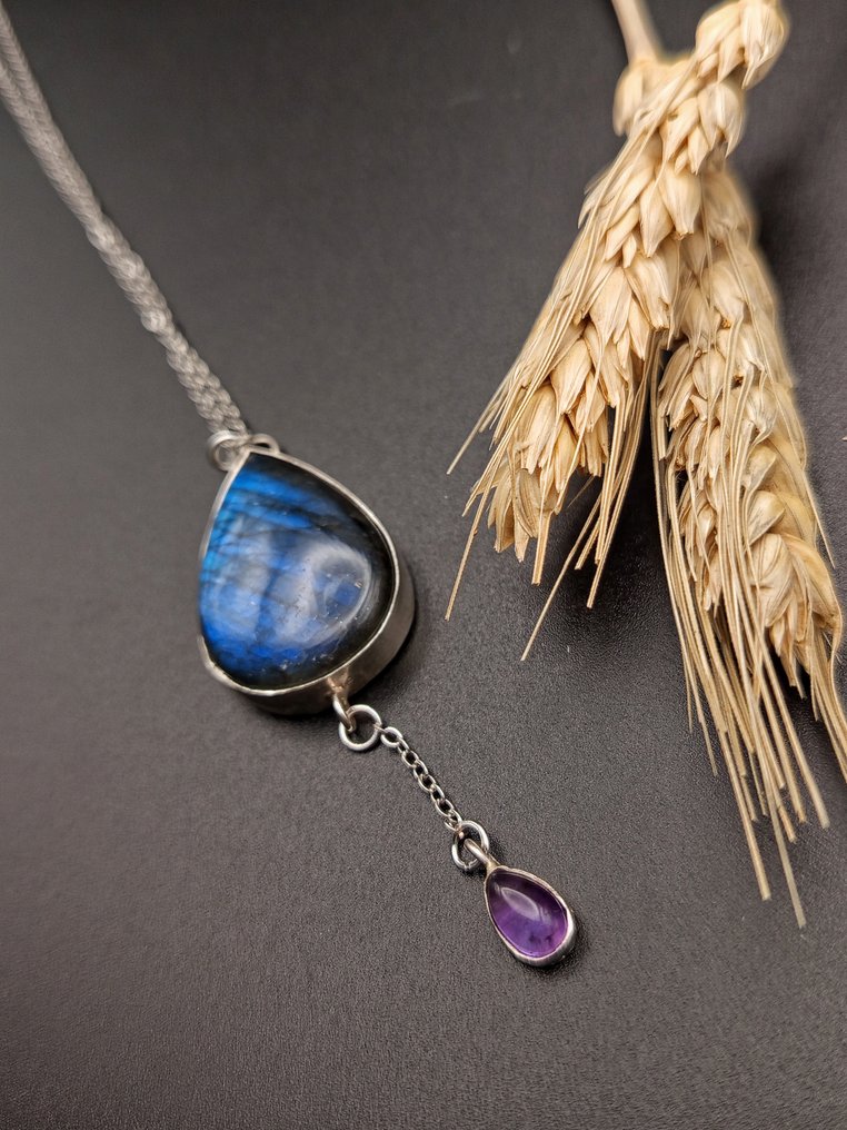 Jewelry 'Drop Games' handcrafted in 925 silver with top-quality blue Labradorite and Amethyst. - Height: 65 mm - Width: 20 mm- 9.6 g - (1) #4.3