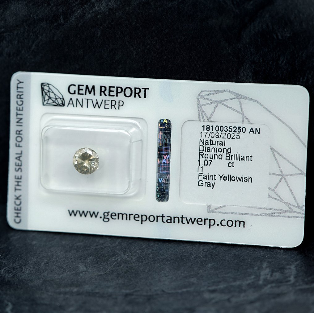 1 pcs Diamant (Naturfarvet) - 1.07 ct - Rund - Faint Gullig Grå - I1 - Gem Report Antwerp (GRA) #3.2