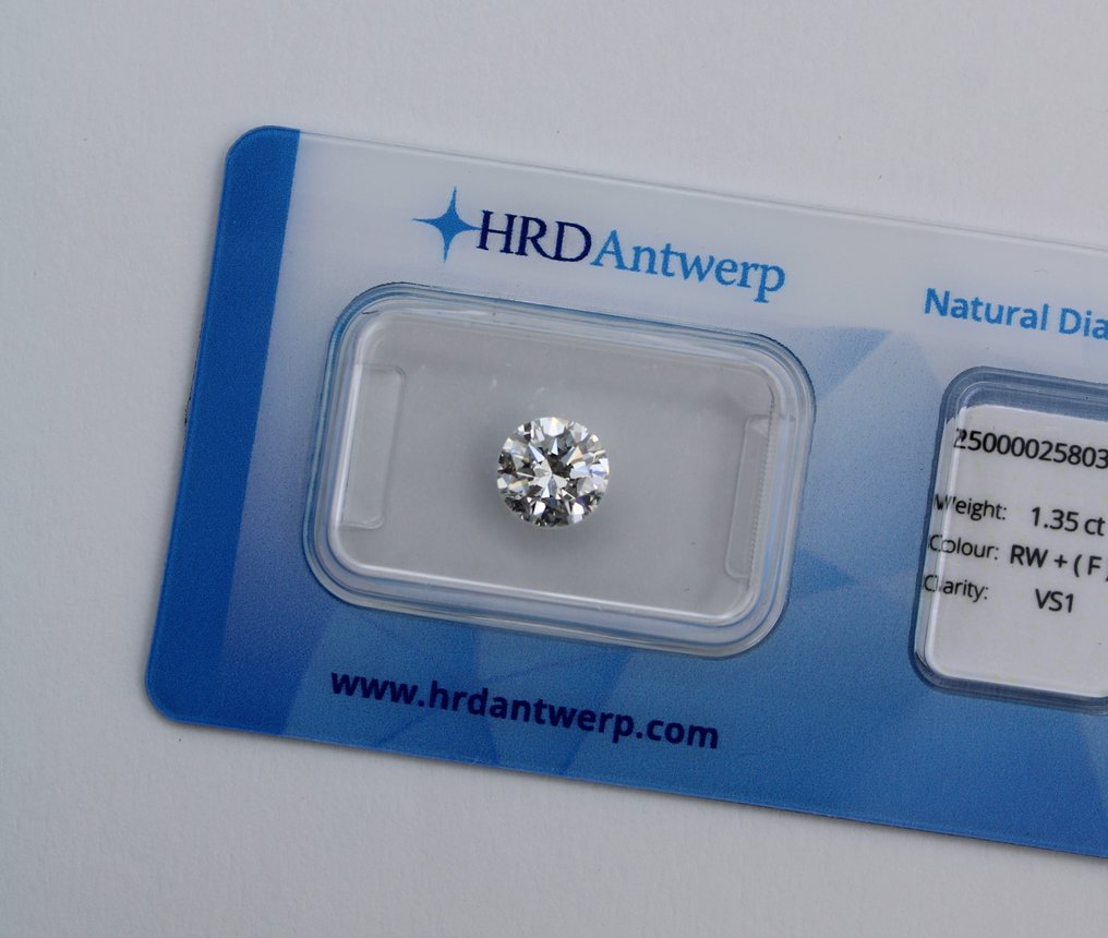 1 pcs 鑽石  (天然)  - 1.35 ct - 圓形 - F(近乎無色) - VS1 - HRD Antwerp #2.1