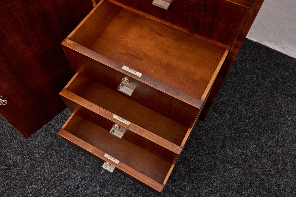 Ferenc Fürst, master carpenter - Prof. Gyula Kaesz - Mobiletto da buffet (2) - Completamente restaurato - Mogano, impiallacciatura, Legno di pino - Sideboard-Buffet anni '40 #4.3